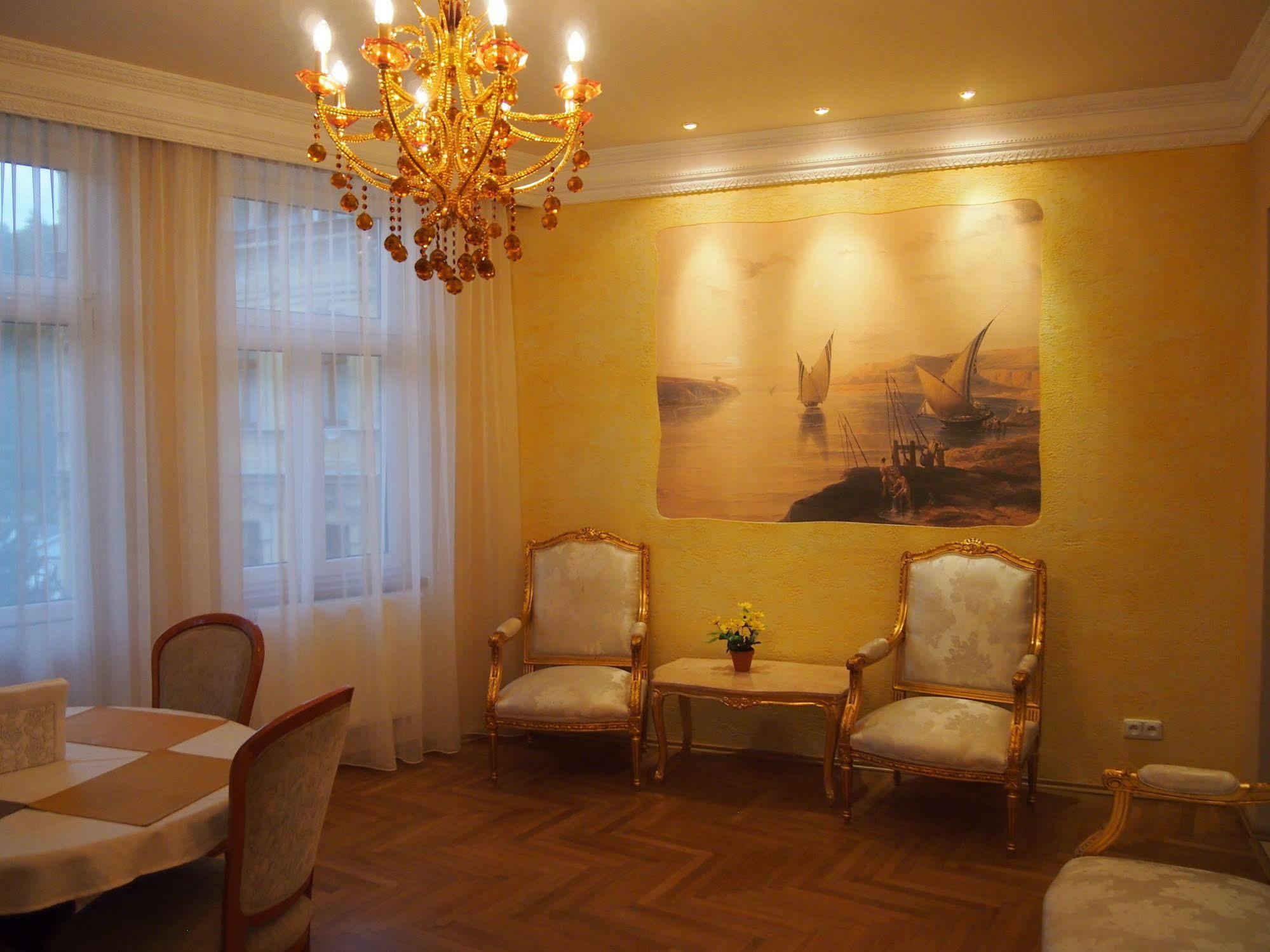 Lyra Apartments Karlovy Vary Luaran gambar