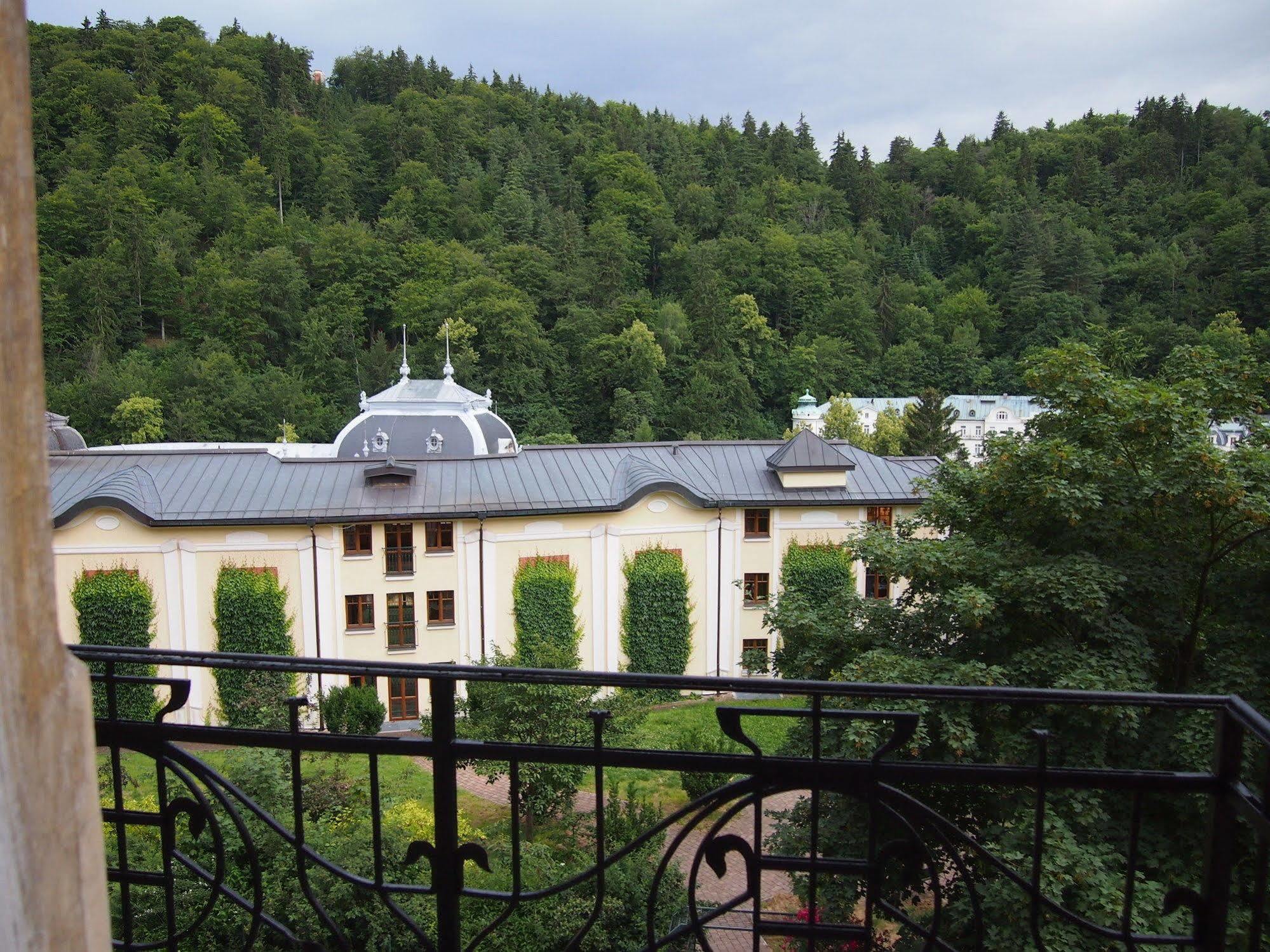 Lyra Apartments Karlovy Vary Luaran gambar