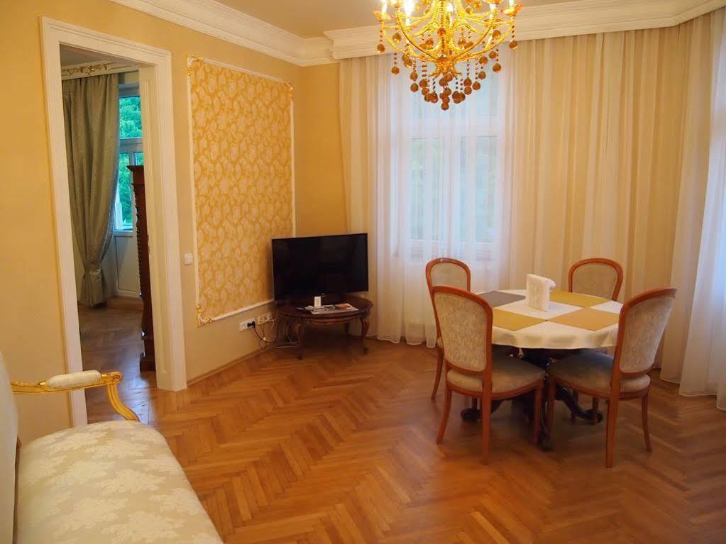 Lyra Apartments Karlovy Vary Luaran gambar