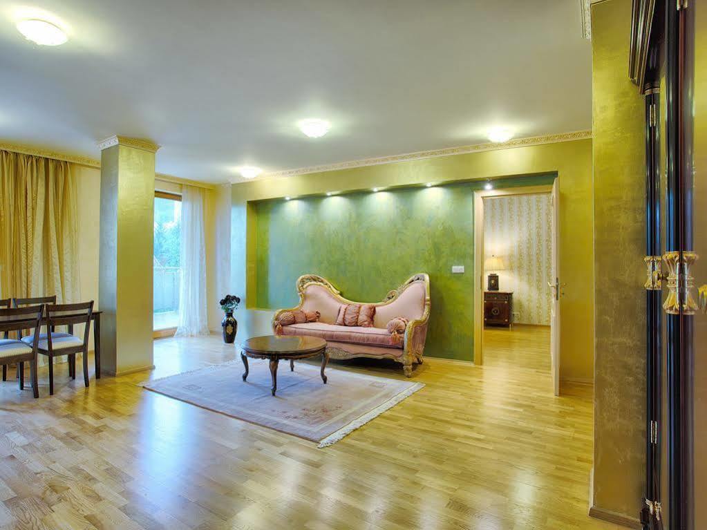 Lyra Apartments Karlovy Vary Luaran gambar